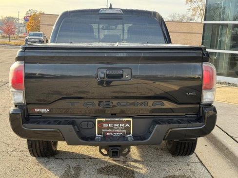 Used 2022 Toyota Tacoma TRD Sport w/ TRD Premium Sport Package image 5