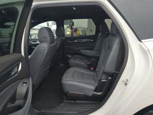 Used 2024 Buick Enclave Premium image 13