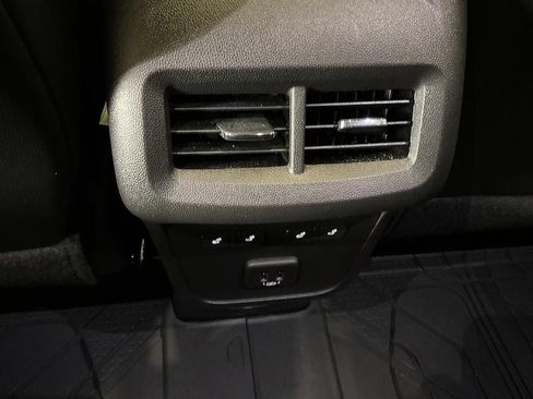 Used 2024 Chevrolet Equinox Premier FWD image 32