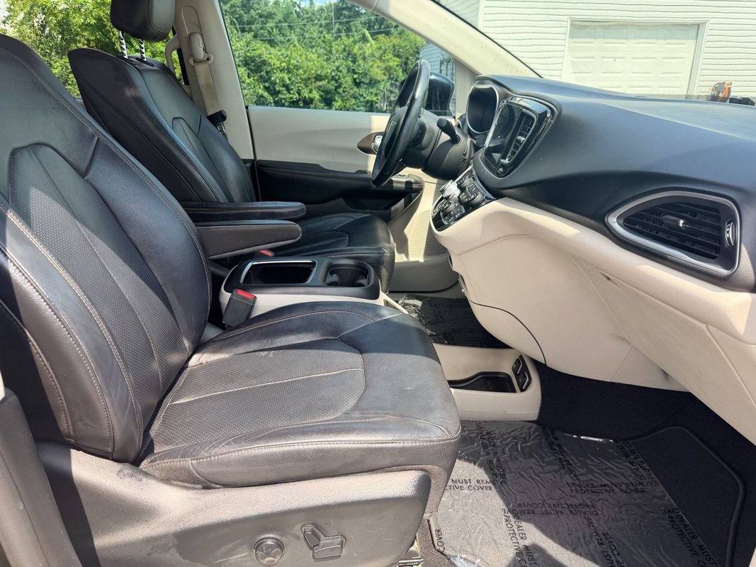 Used 2017 Chrysler Pacifica Touring-L Plus FWD image 15