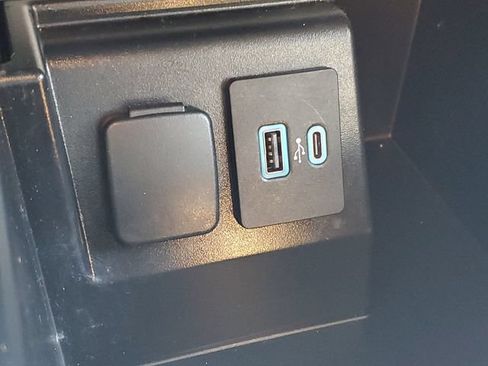 Used 2023 Ford Explorer XLT w/ Equipment Group 202A AWD/4WD image 31