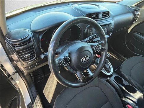 Used 2019 Kia Soul + image 8