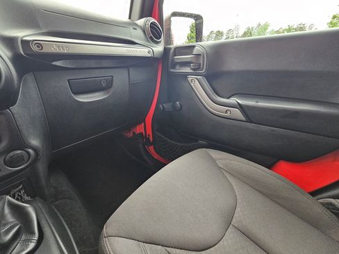 Used 2018 Jeep Wrangler Sport w/ Connectivity Group AWD/4WD image 11