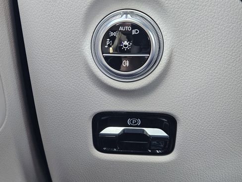 Used 2023 Mercedes-Benz C 300 Sedan image 23