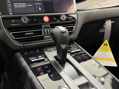 New 2026 Porsche Macan image 36