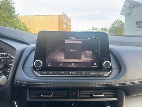 Used 2025 Nissan Rogue SV FWD image 20