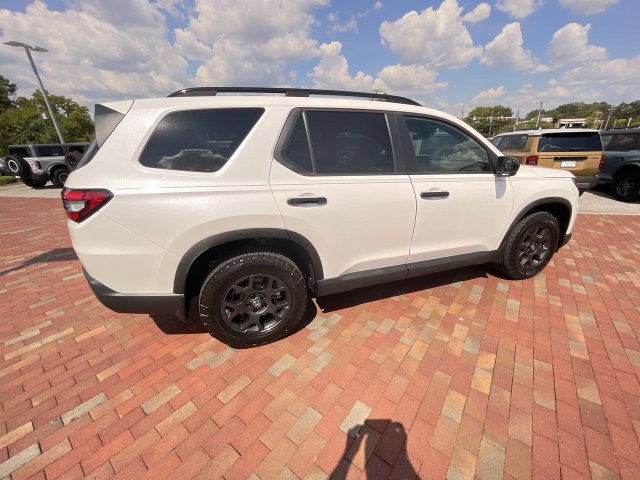 Certified 2024 Honda Pilot TrailSport image 37