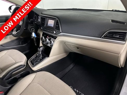 Used 2019 Hyundai Elantra SE image 30