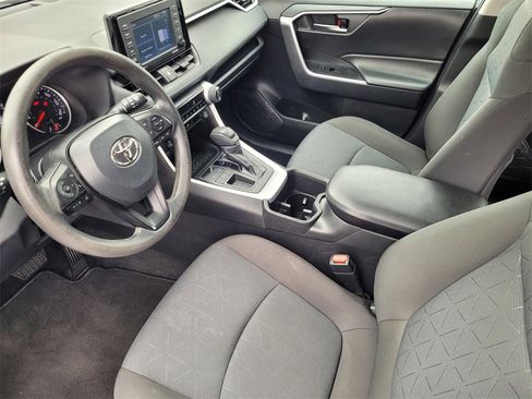 Used 2022 Toyota RAV4 XLE image 10