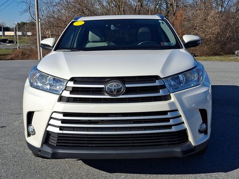Used 2017 Toyota Highlander XLE image 2