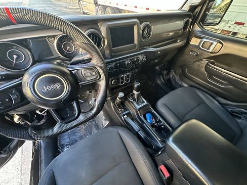 Used 2022 Jeep Gladiator Sport AWD/4WD image 14