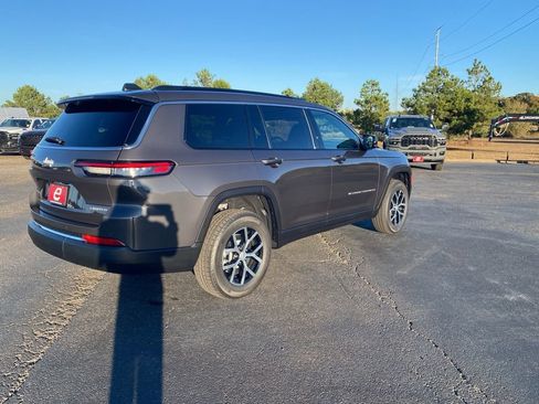 New 2025 Jeep Grand Cherokee L Limited w/ Luxury Tech Group II image 7