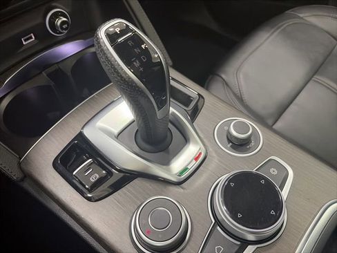 Used 2023 Alfa Romeo Stelvio Ti image 18
