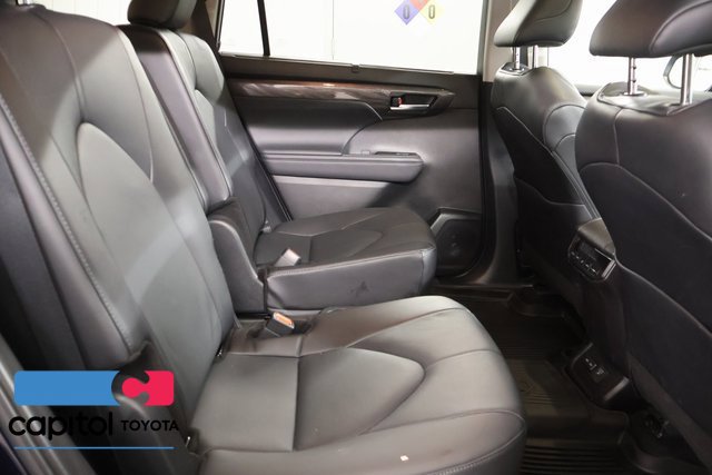 Used 2024 Toyota Highlander Limited AWD/4WD image 29
