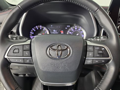 Used 2022 Toyota Highlander XSE FWD image 22