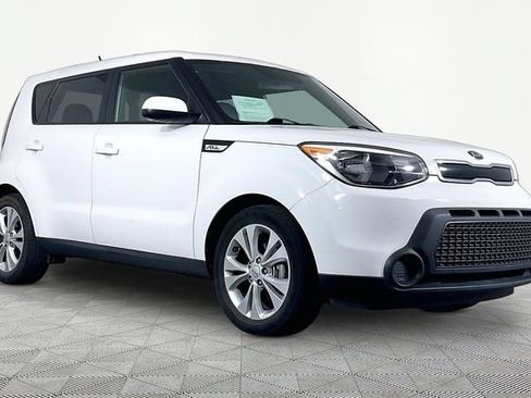 Used 2015 Kia Soul + FWD image 2