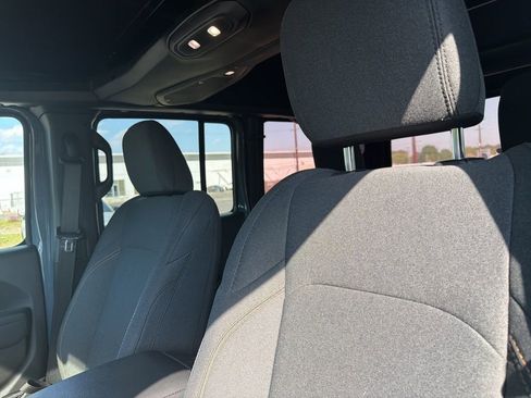 Used 2024 Jeep Wrangler Sport S AWD/4WD image 9