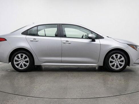 Used 2025 Toyota Corolla LE FWD image 8