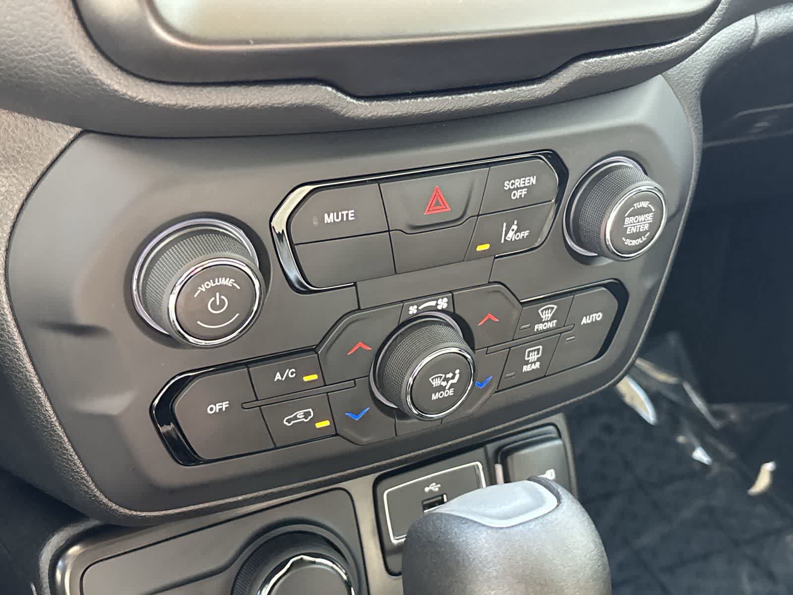 Used 2022 Jeep Renegade Sport w/ Sport Appearance Group AWD/4WD image 25