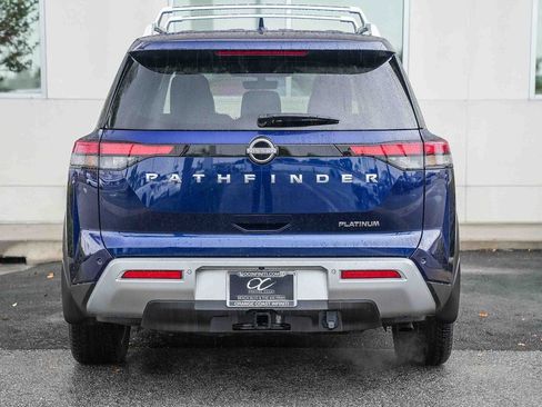 Used 2024 Nissan Pathfinder Platinum image 5