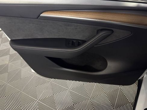 Used 2024 Tesla Model Y Long Range image 24