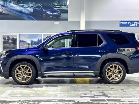 Used 2024 Honda Pilot Touring image 2