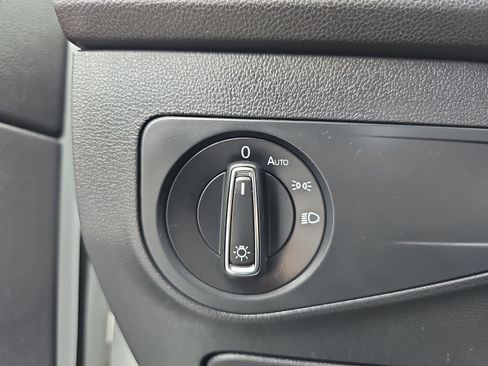 Used 2019 Volkswagen Tiguan SE w/ Panoramic Sunroof Package image 25