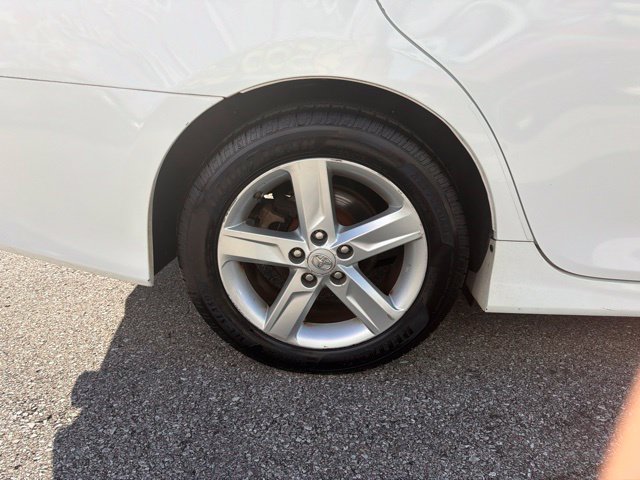Used 2013 Toyota Camry SE FWD image 32