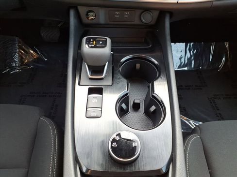 Used 2025 Nissan Rogue S image 16