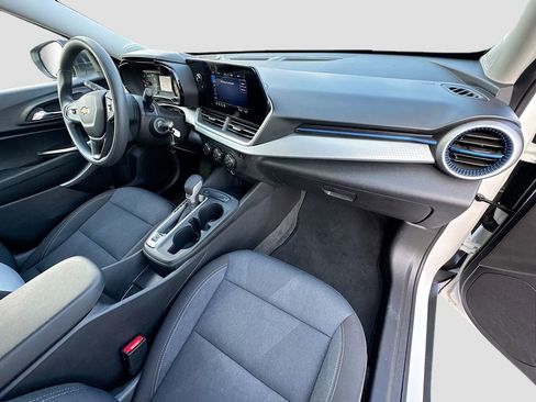 Used 2025 Chevrolet Trax LS image 26