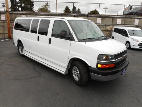 Used 2016 Chevrolet Express 3500 LT w/ LT Preferred Equipment Group image 5