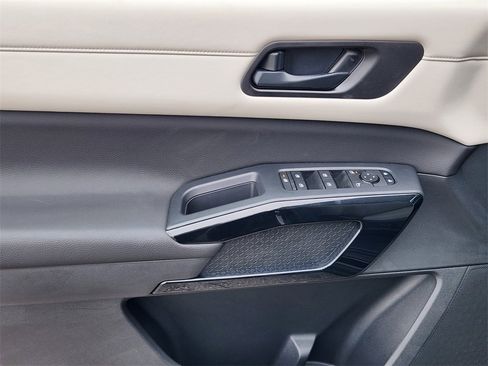 New 2025 Nissan Pathfinder SV image 17