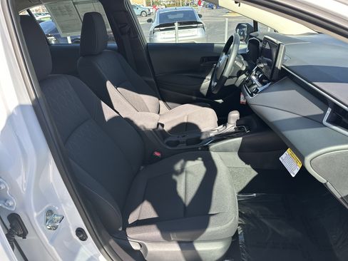 Certified 2025 Toyota Corolla LE image 32