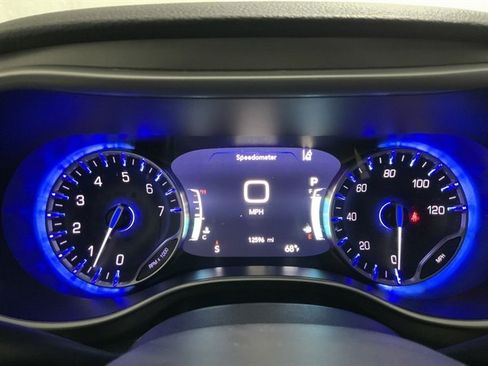 Used 2024 Chrysler Pacifica Touring-L image 27