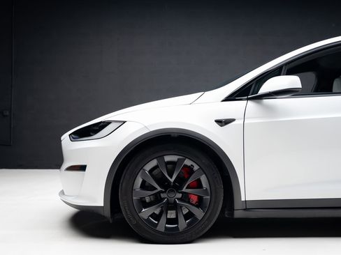 Used 2023 Tesla Model X Plaid image 18
