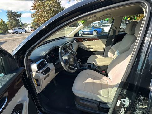 Used 2016 Kia Sorento LX image 9