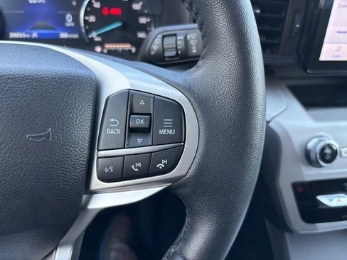 Used 2023 Ford Explorer XLT image 30