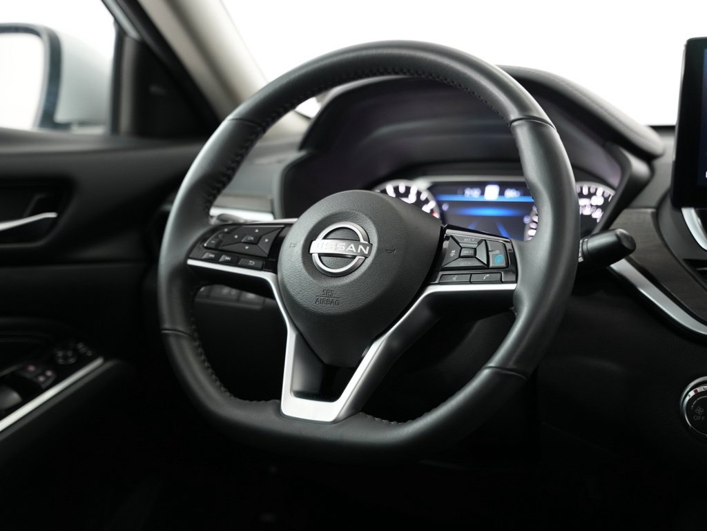 Used 2023 Nissan Altima 2.5 SV w/ SV Premium Package FWD image 11