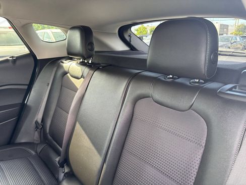 Used 2025 Chevrolet Trax LT w/ LT Convenience Package FWD image 27
