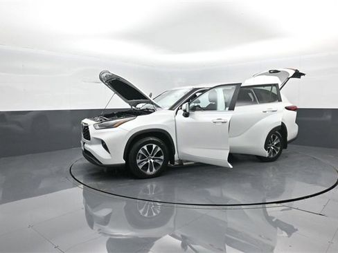 Used 2023 Toyota Highlander L image 38