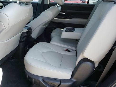 Used 2025 Toyota Grand Highlander FWD image 12