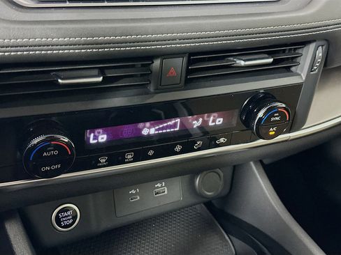 Used 2023 Nissan Rogue SV image 22