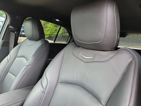 Used 2020 Cadillac XT4 Premium Luxury w/ Cold Weather Package FWD image 12