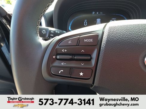 Used 2023 Hyundai Venue SEL FWD image 18