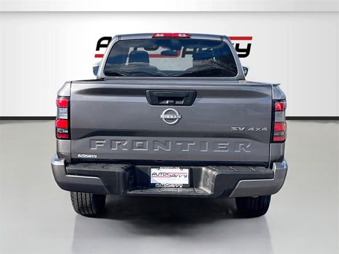 Used 2024 Nissan Frontier SV image 6