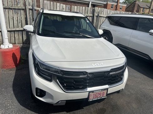 Used 2024 Kia Seltos SX w/ SX Sunroof Package image 2