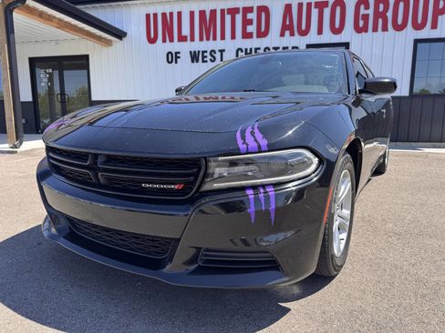 Used 2019 Dodge Charger SXT RWD image 2