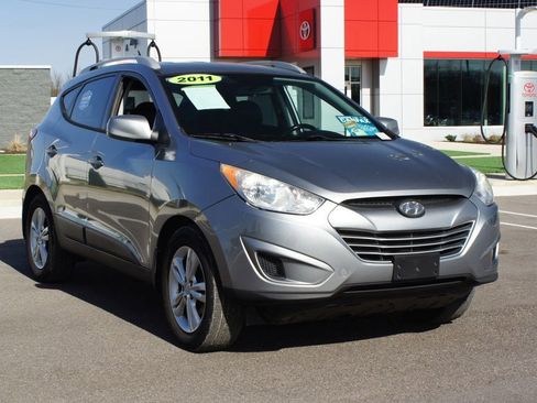 Used 2011 Hyundai Tucson GLS image 2