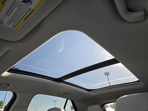 Certified 2025 Buick Envision Avenir image 25