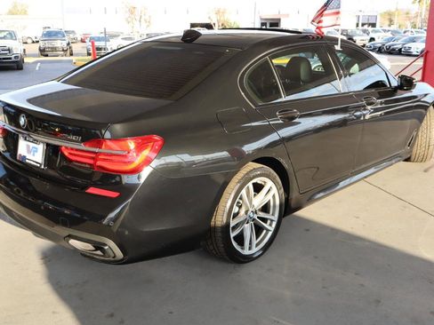 Used 2018 BMW 740i image 5